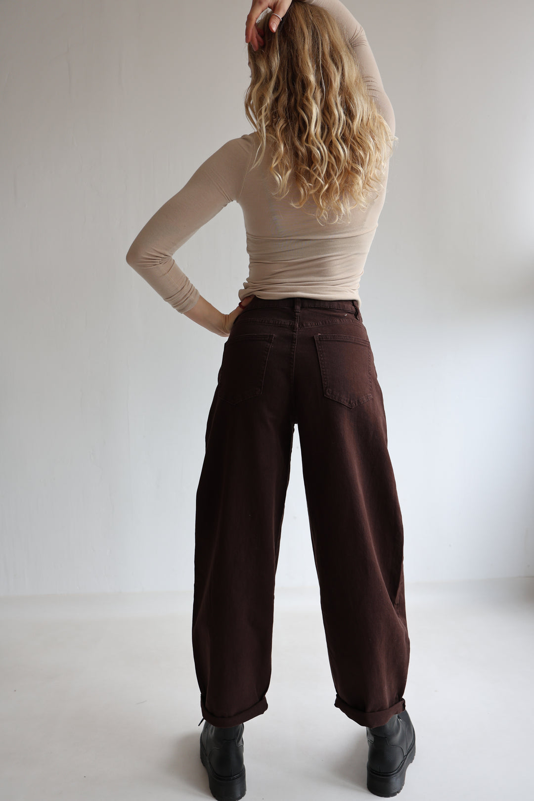 Barrel Fit Coffee Jeans