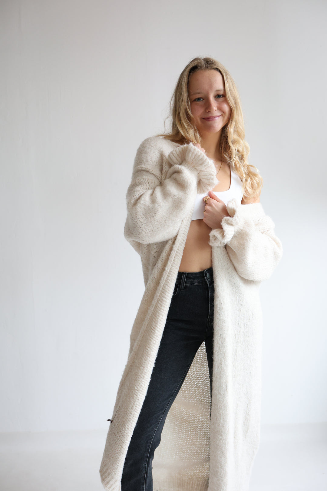 Langer Cardigan mit Rüschenärmeln Clara