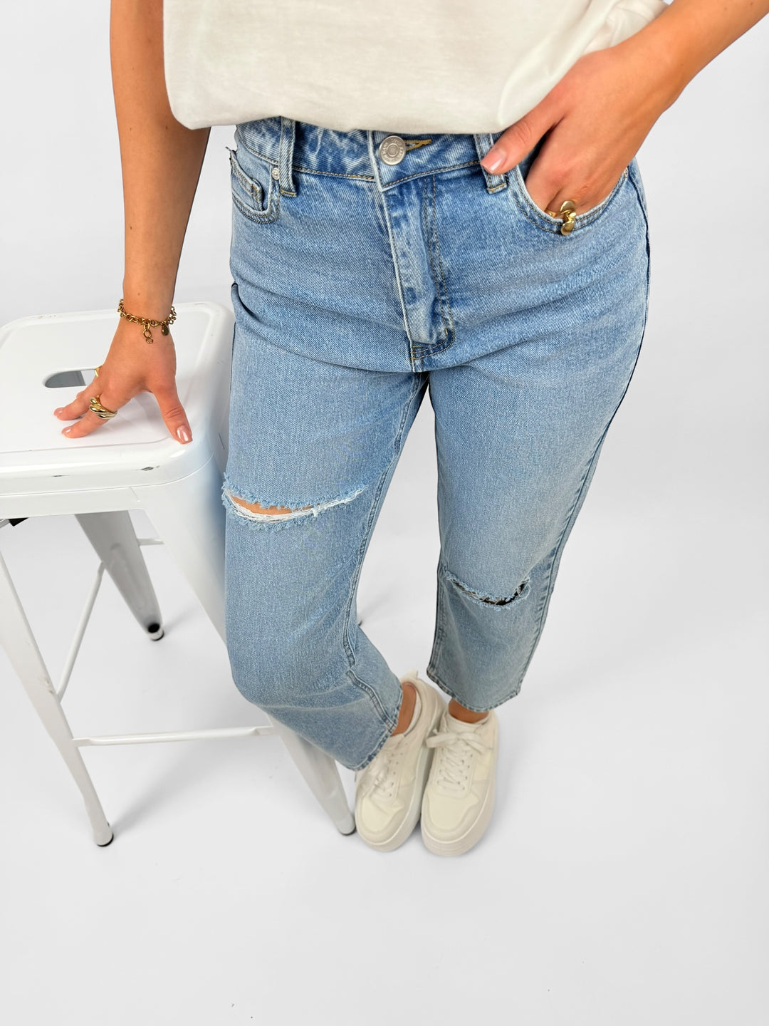 Boyfriend Jeans mit Riss (W3602)