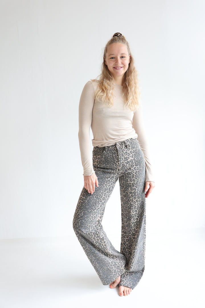Wide Leg Jeans mit Leoprint