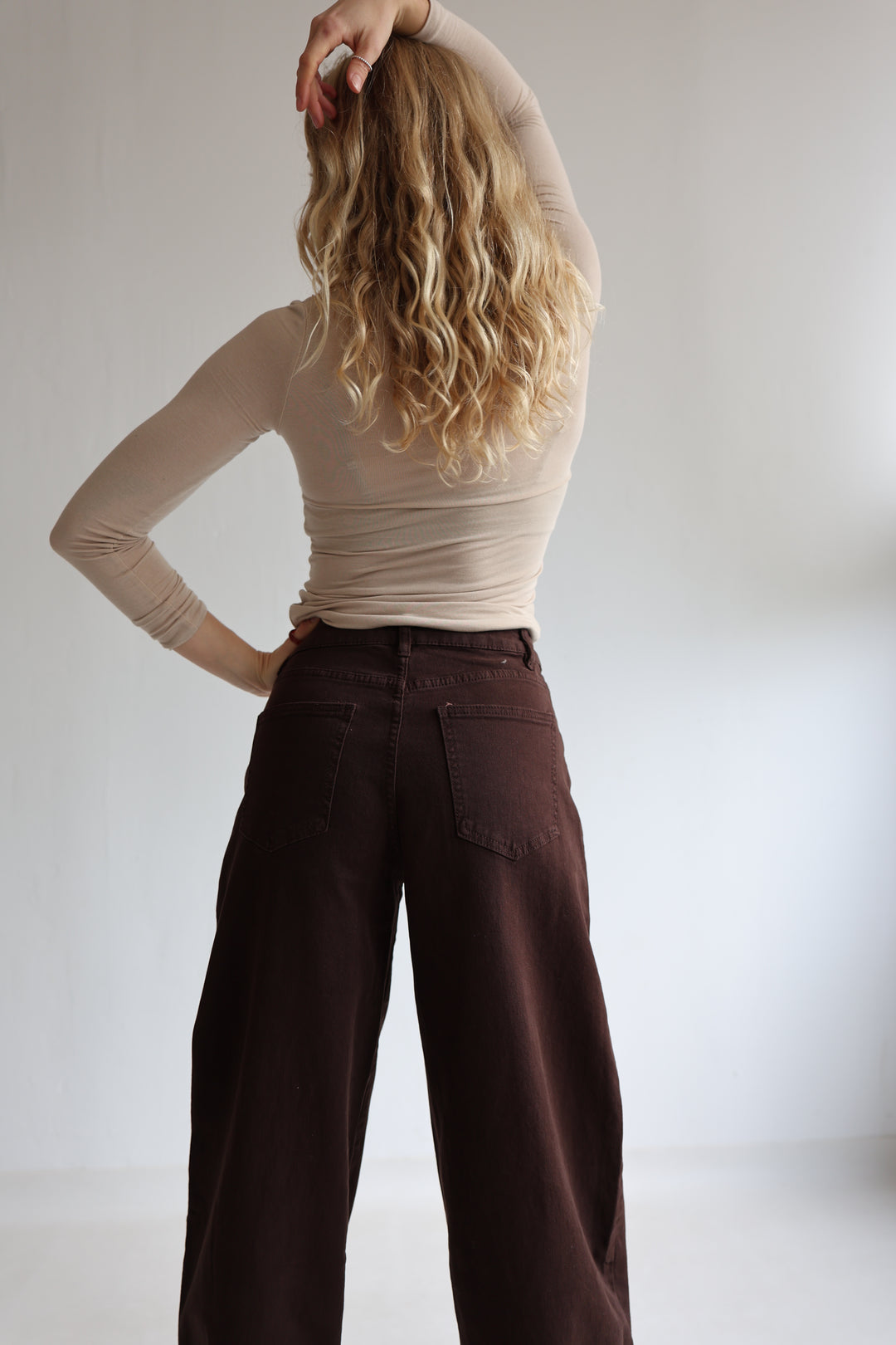 Barrel Fit Coffee Jeans