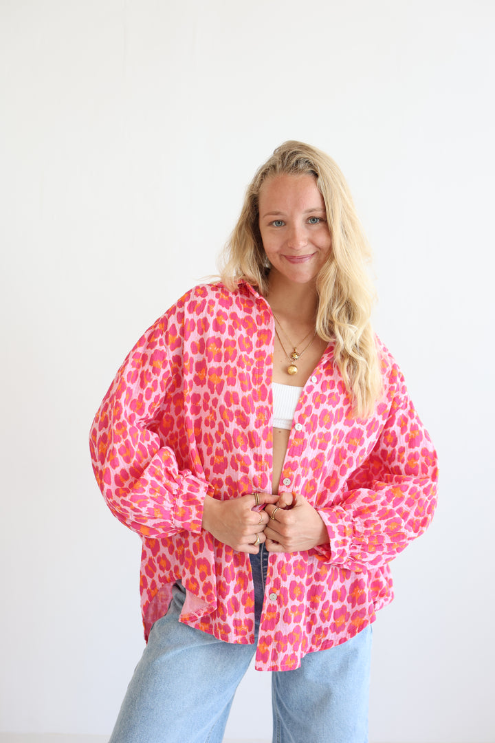 Kurzes Blusenhemd aus Musselin mit Leoprint Leolove