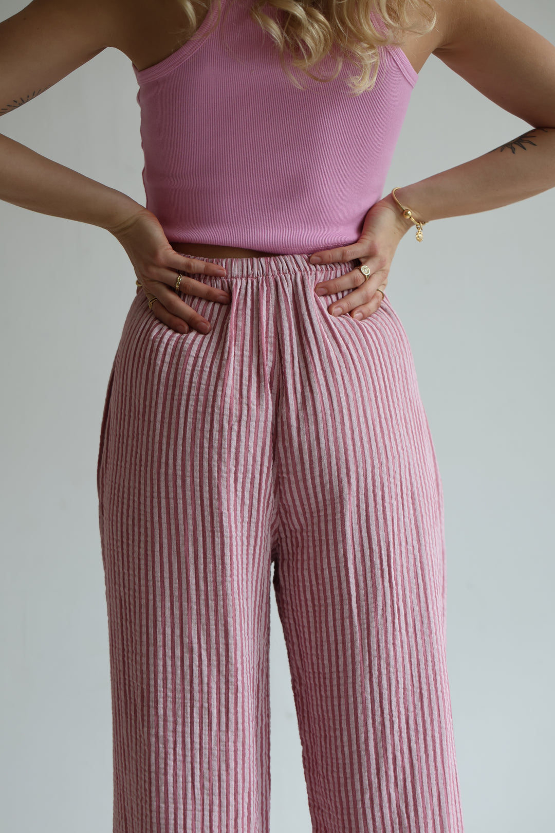 Lange Musselinhose mit Streifen Little Lines