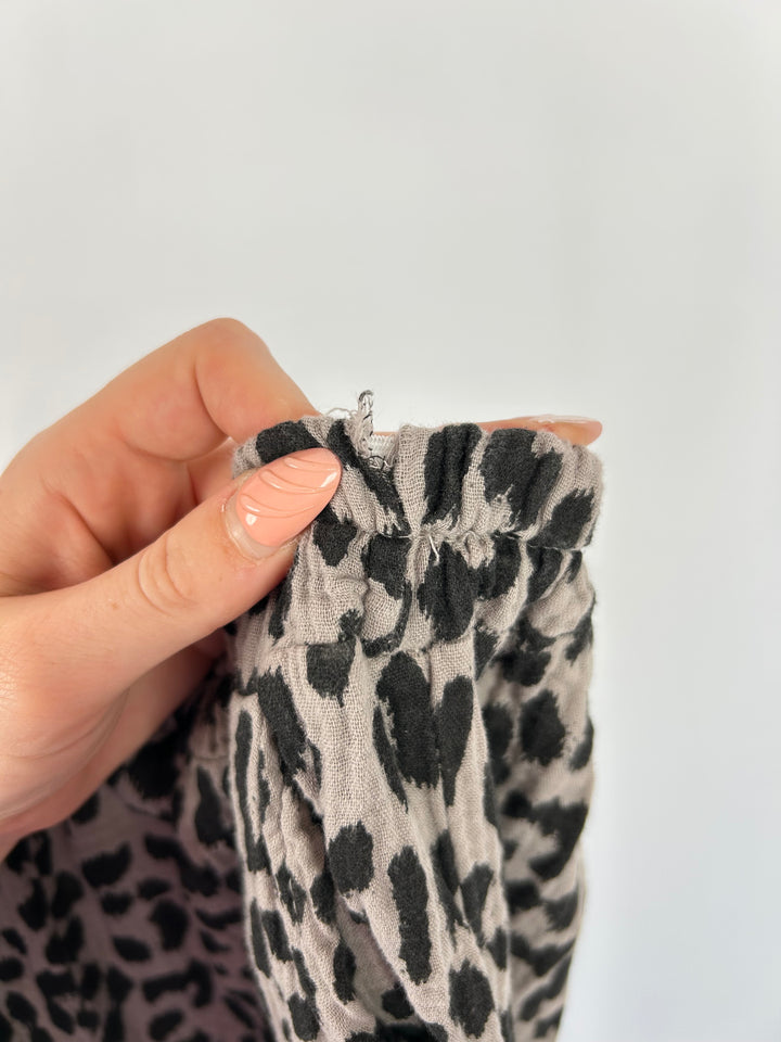 LANGE MUSSELINHOSE MIT LEOPRINT LEOLOVE TAUPE EINHEITSGRÖSSE (B-WARE)