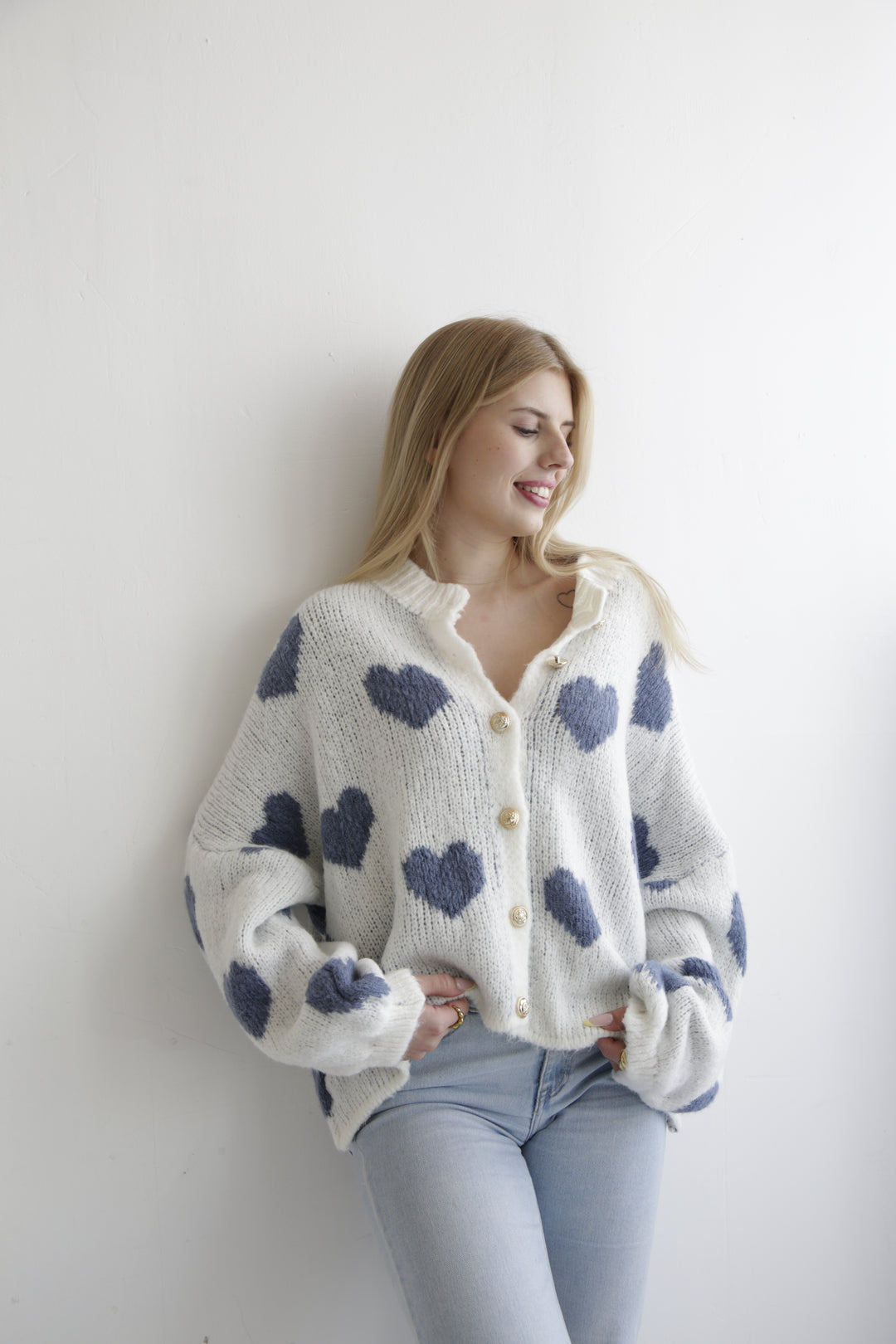 Cardigan mit goldenen Manschettenknöpfen Heartful