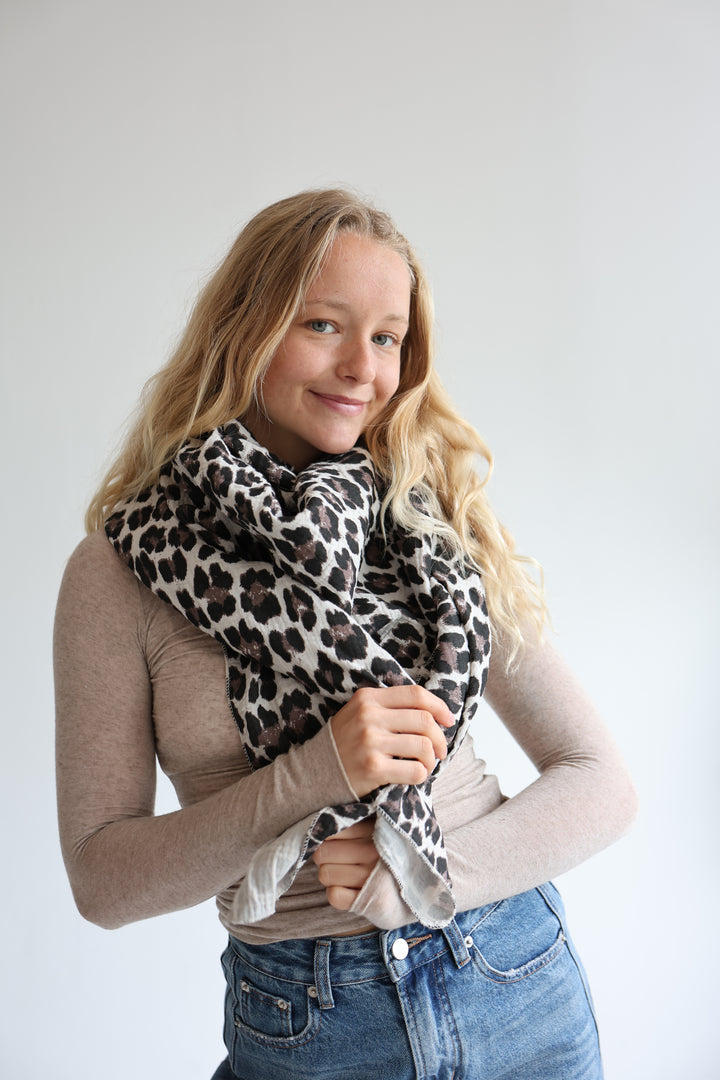 Großes Musselintuch mit Leoprint