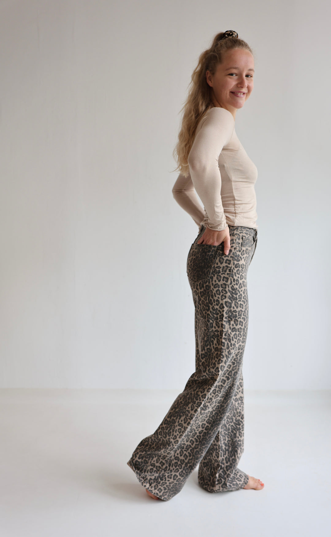Wide Leg Jeans mit Leoprint