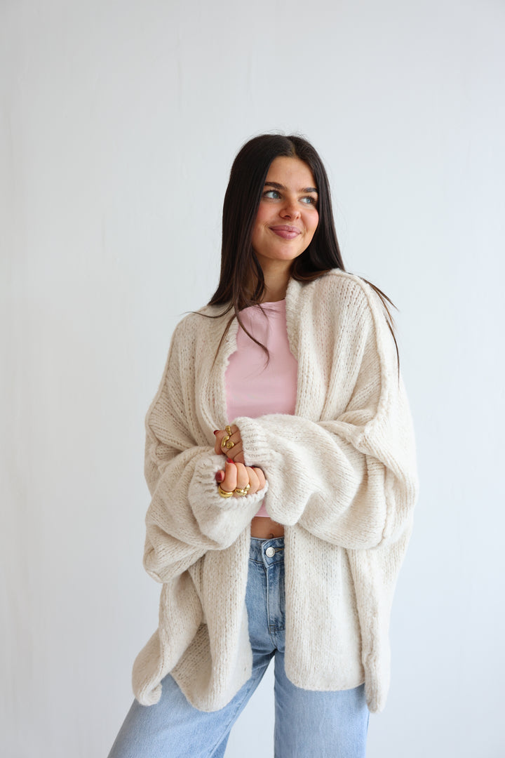 Langer Oversize Cardigan mit goldenen Manschettenknöpfen Claire