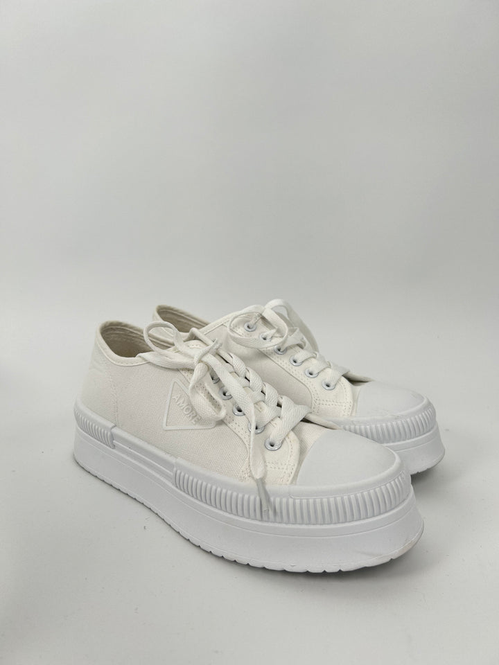 PLATEAU SNEAKER ON CLOUD GR.39 (B-WARE)