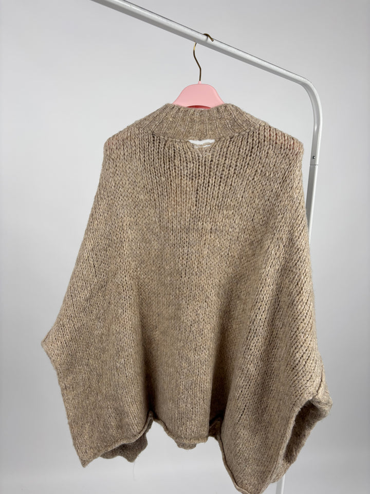 LANGER OVERSIZE CARDIGAN MIT GOLDENEN MANSCHETTENKNÖPFEN CLAIRE TAUPE (B-WARE)