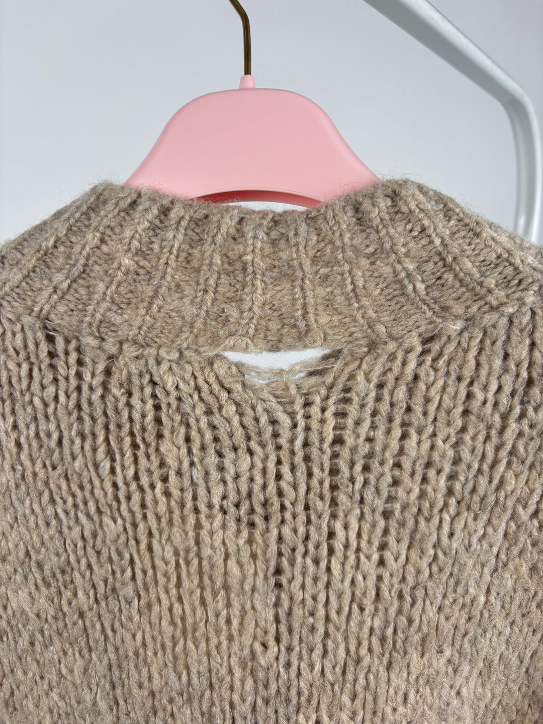 LANGER OVERSIZE CARDIGAN MIT GOLDENEN MANSCHETTENKNÖPFEN CLAIRE TAUPE (B-WARE)