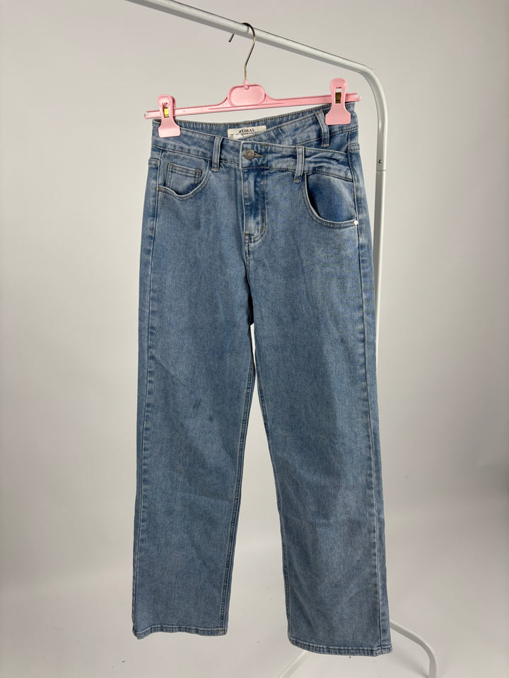 ASYMMETRISCHE STRAIGHT FIT JEANS NOVA GR. 36 (B-WARE)
