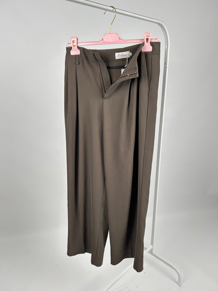 BUNDFALTENHOSE MIT GÜRTEL ANNA GR.S DUNKELBRAUN (B-WARE)