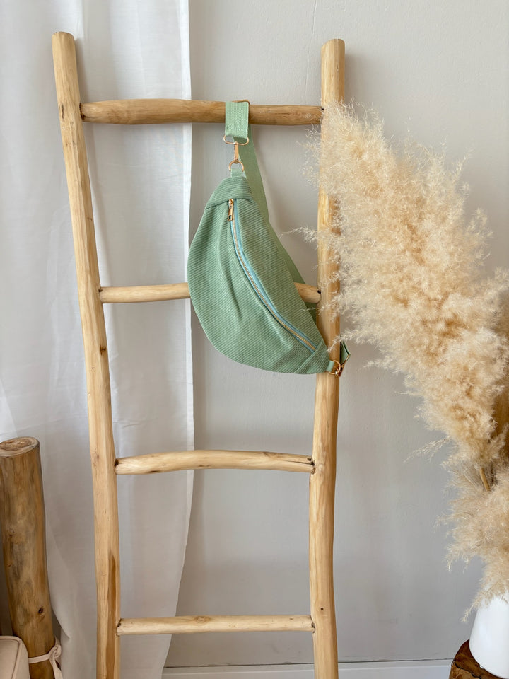 Crossbody Bag in Cord-Optik