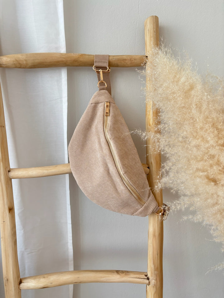 Crossbody Bag in Cord-Optik