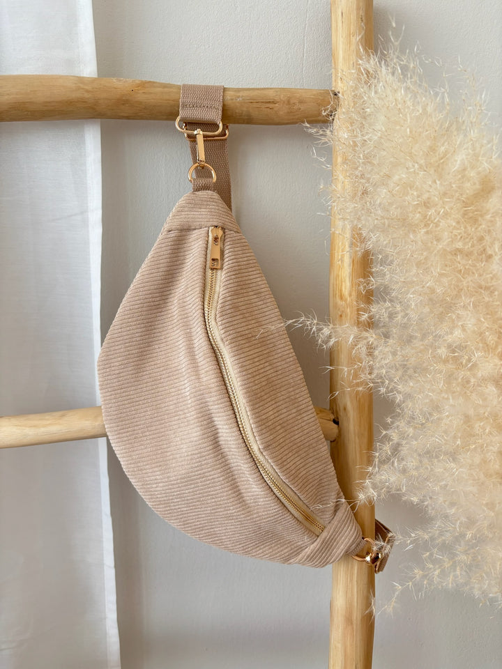 Crossbody Bag in Cord-Optik