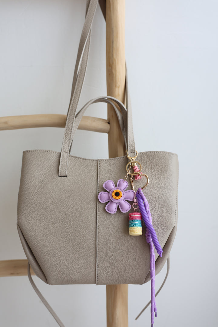 Bagchain Flowers and Macarons