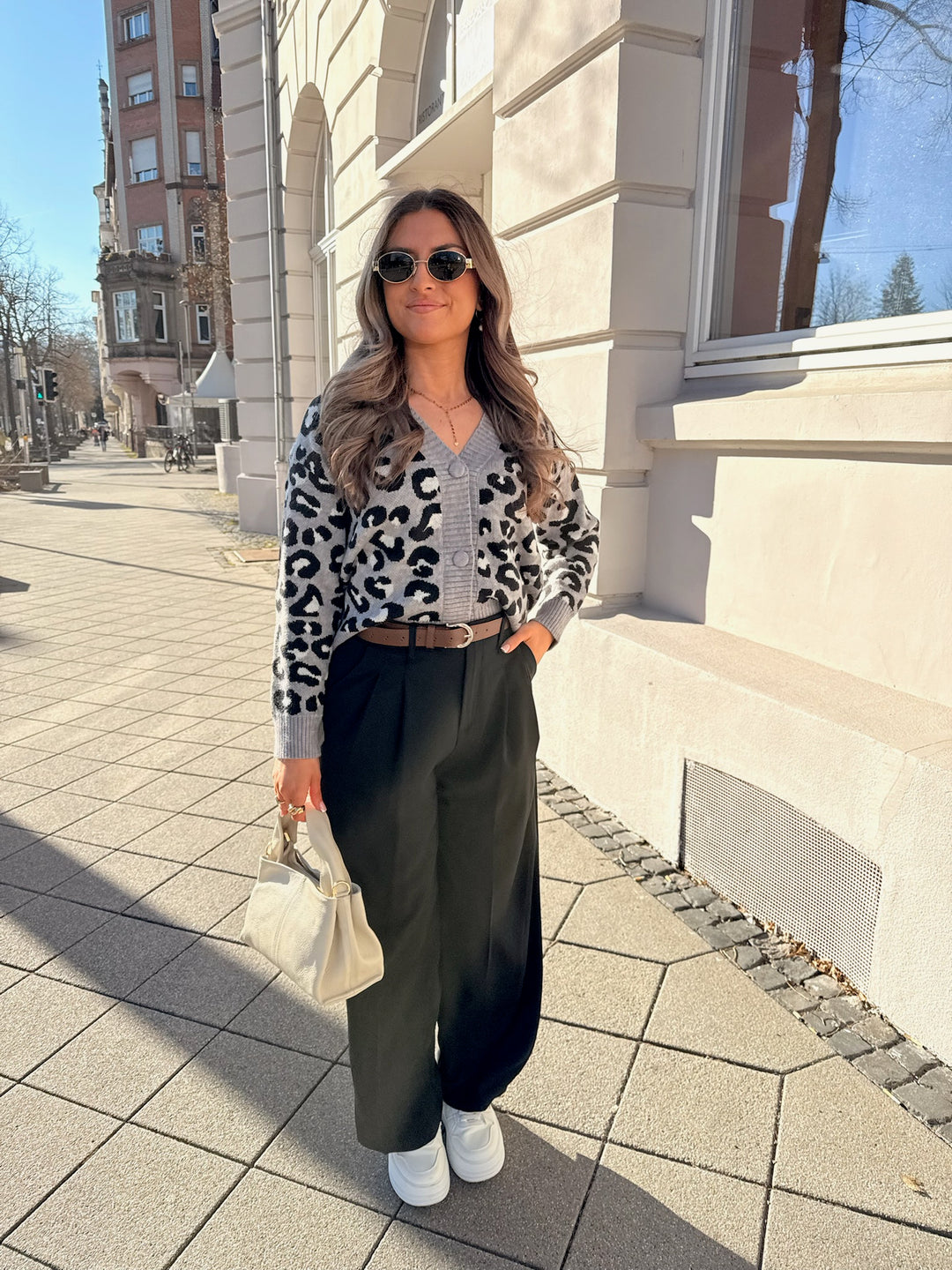 Cardigan mit Leoprint Thea