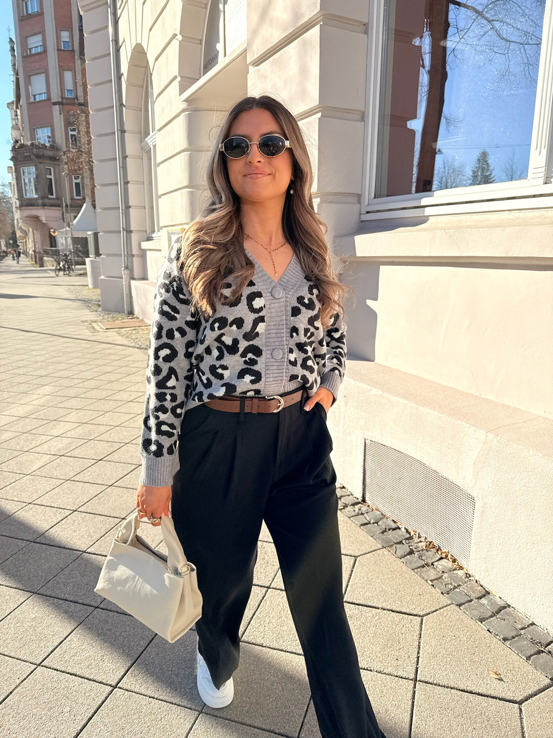 Cardigan mit Leoprint Thea