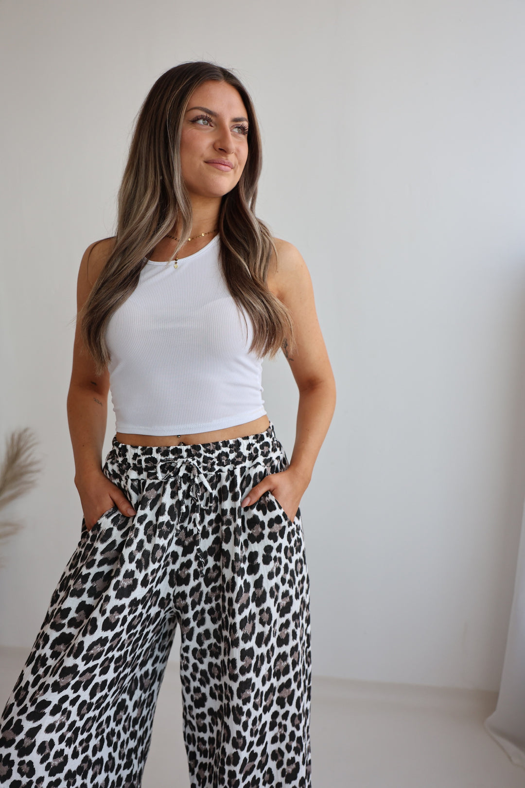 Lange Musselinhose mit Leoprint Leolove