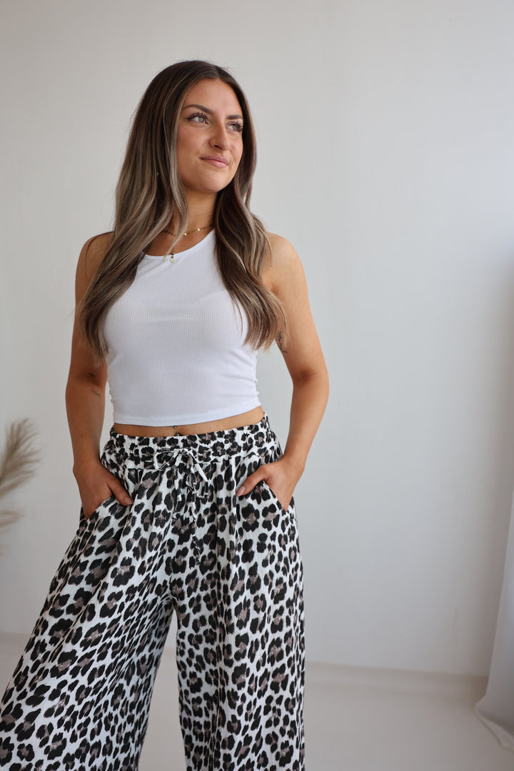 Lange Musselinhose mit Leoprint Leolove