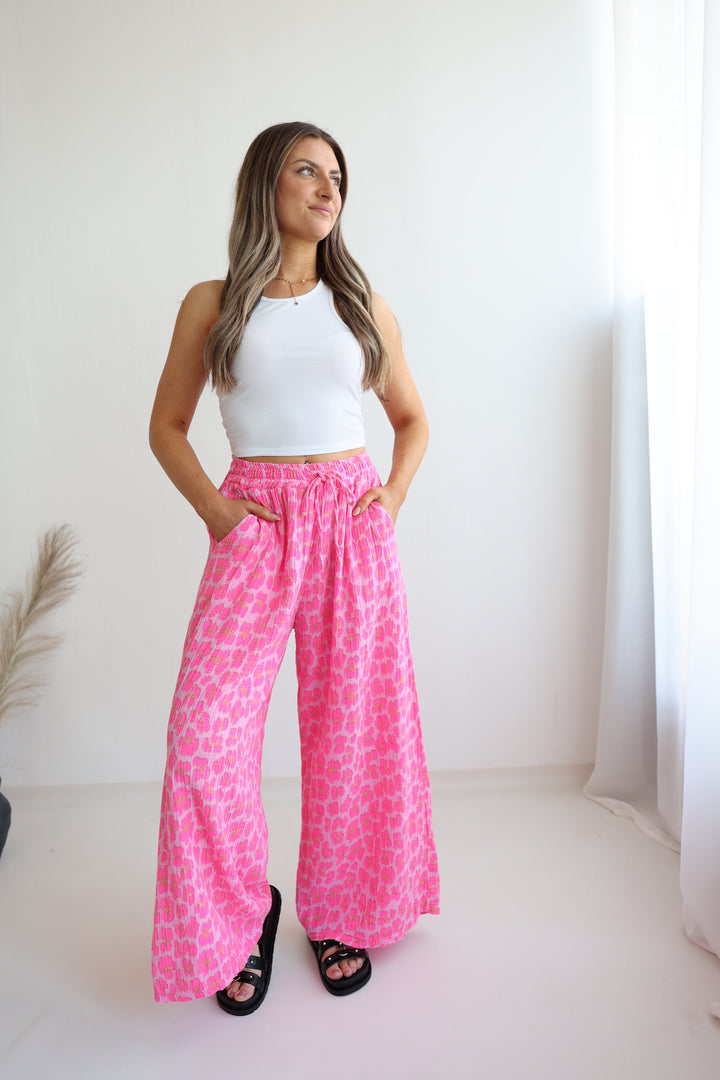 Lange Musselinhose mit Leoprint Leolove