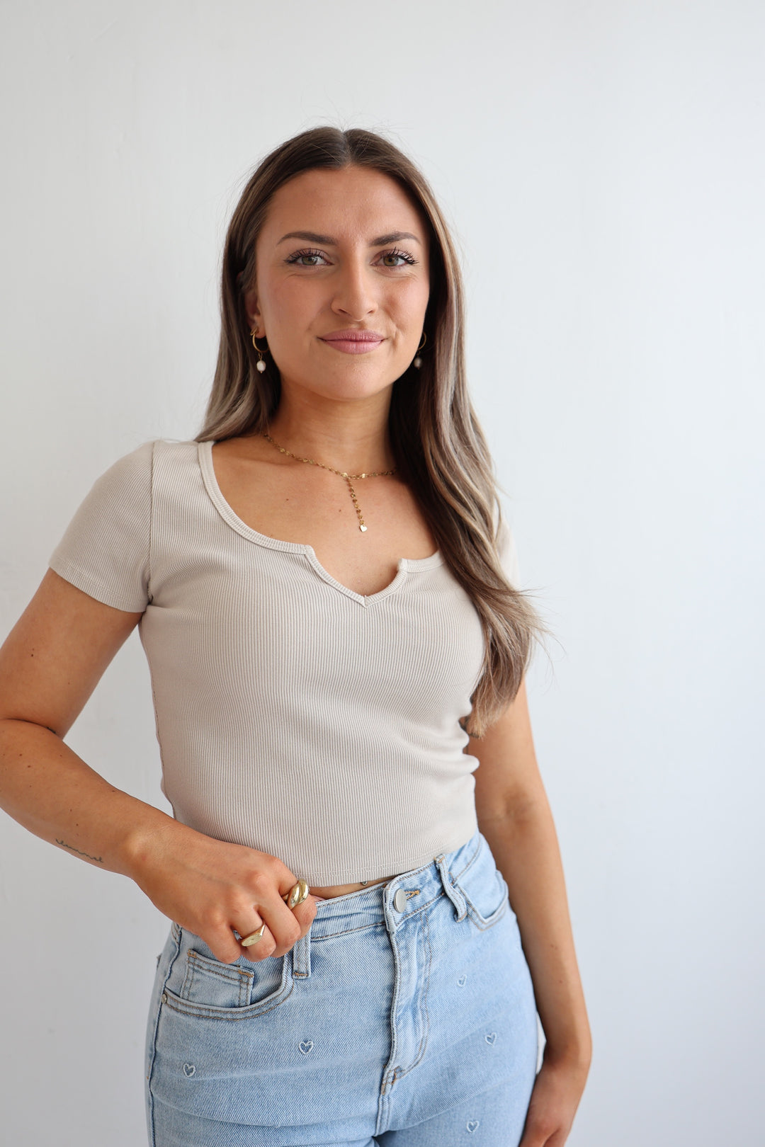 Basic T-Shirt mit V-Ausschnitt Shelly