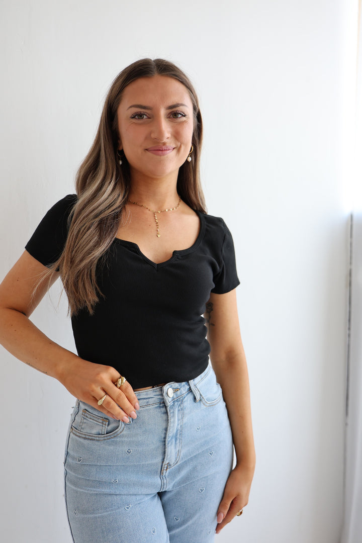 Basic T-Shirt mit V-Ausschnitt Shelly