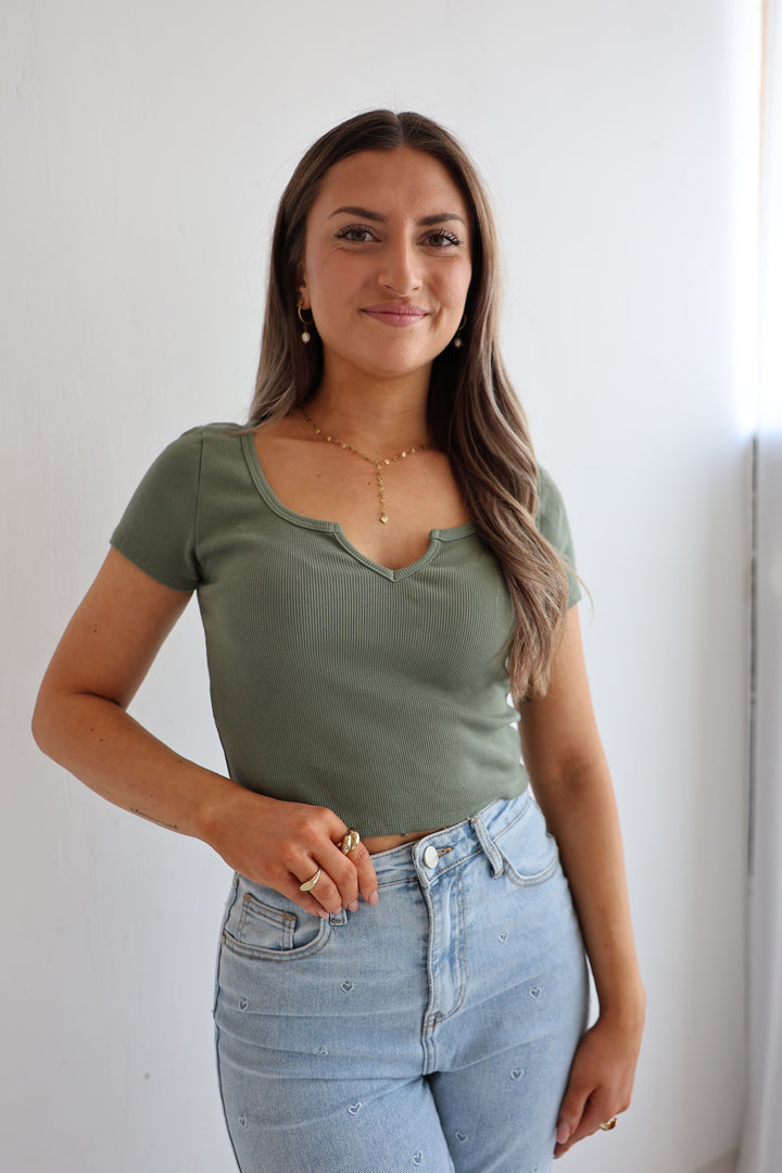 Basic T-Shirt mit V-Ausschnitt Shelly