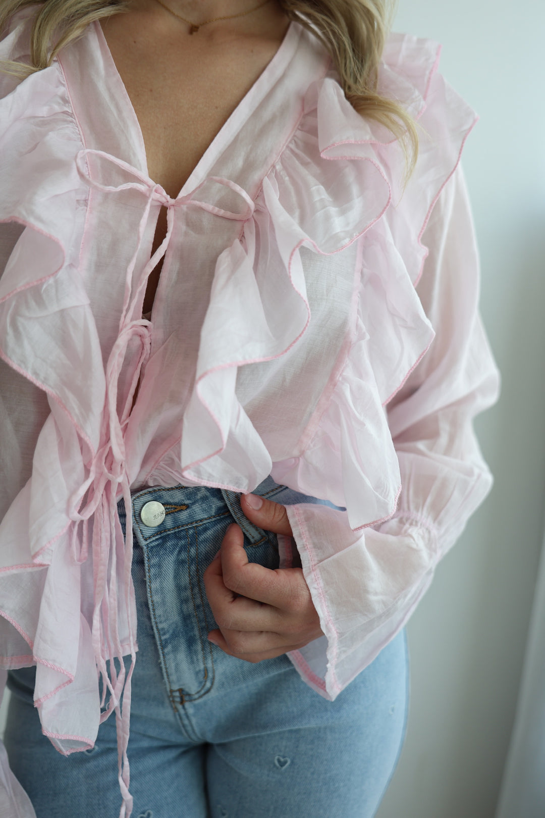 Transparente Bluse mit Volant Melody