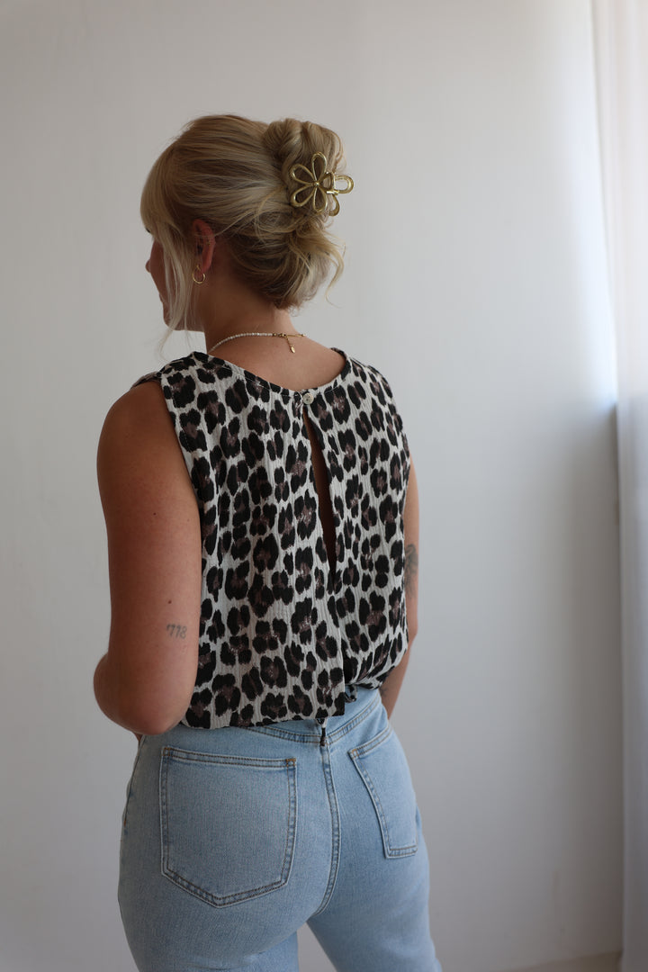 Musselintop mit Leoprint
