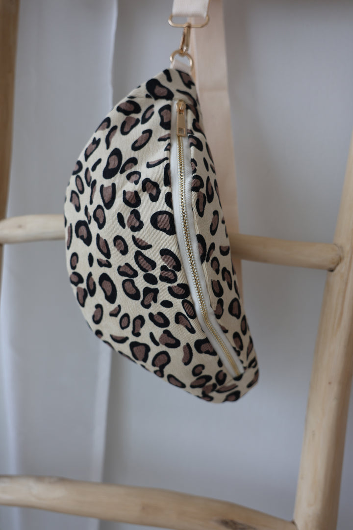 Crossbody Bag in Cord-Optik