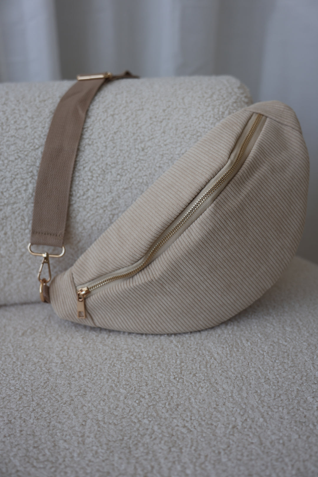 Crossbody Bag in Cord-Optik