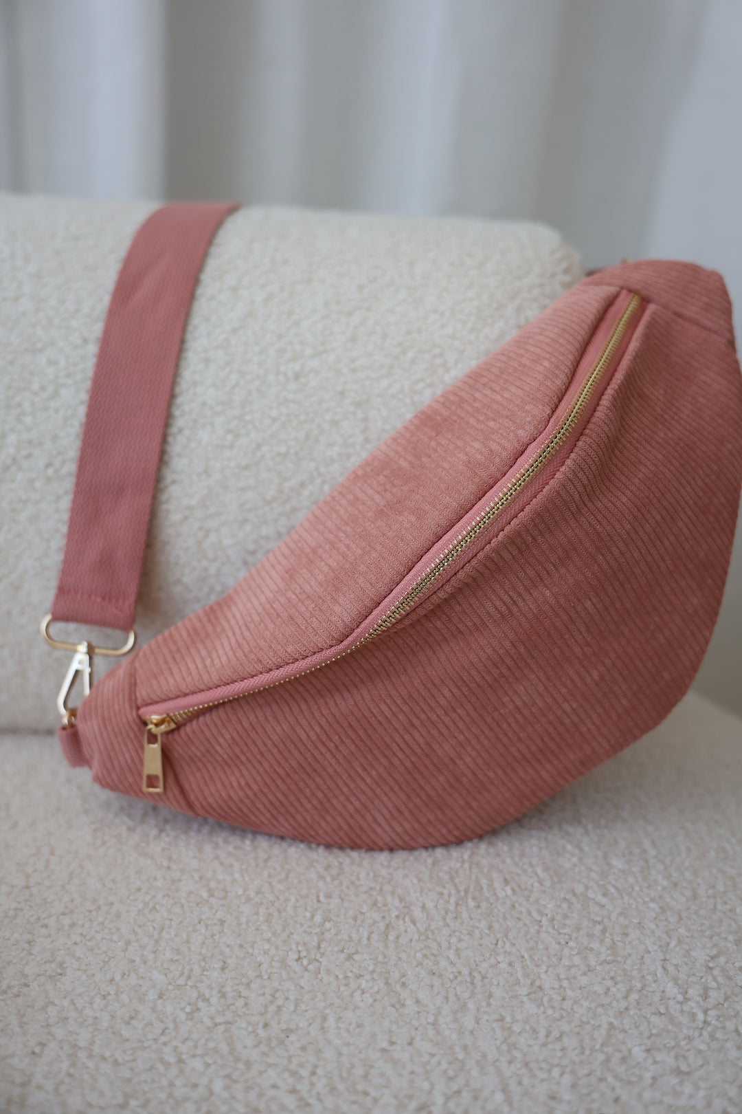 Crossbody Bag in Cord-Optik