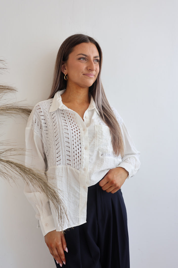 Lockere Bluse mit Häkeldetails Mirella