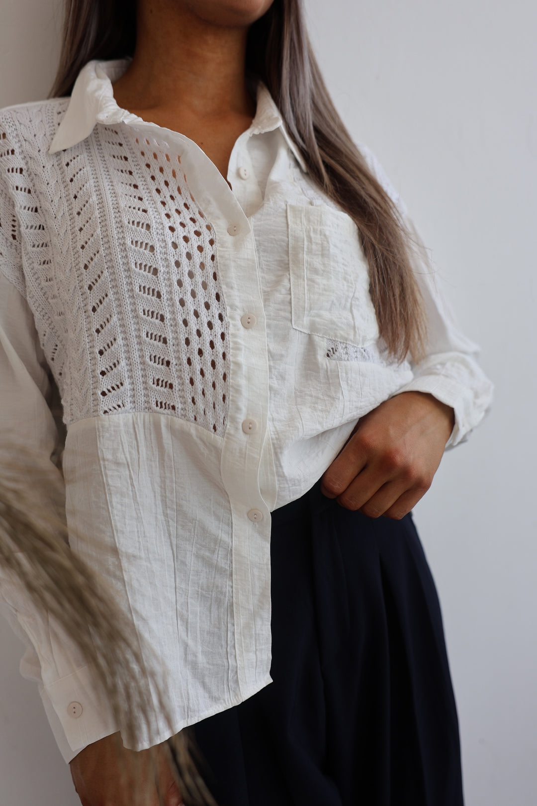 Lockere Bluse mit Häkeldetails Mirella