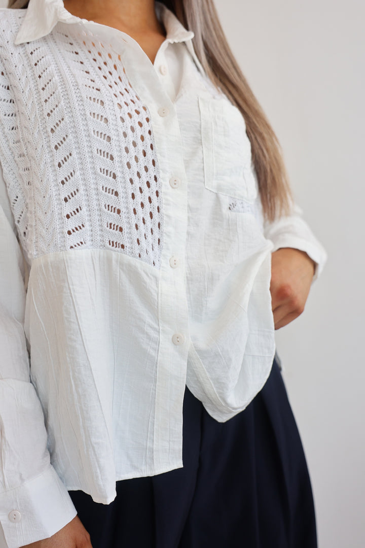 Lockere Bluse mit Häkeldetails Mirella