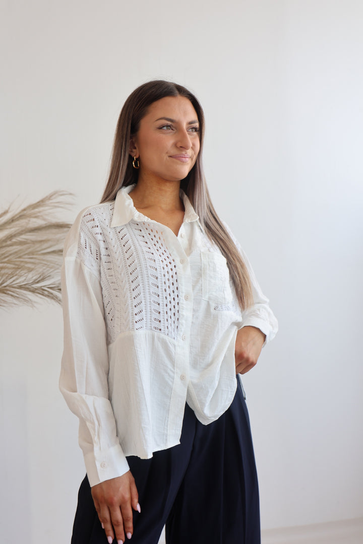 Lockere Bluse mit Häkeldetails Mirella