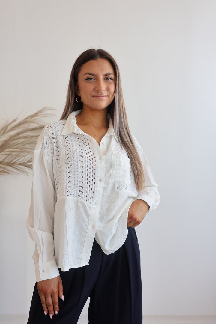 Lockere Bluse mit Häkeldetails Mirella
