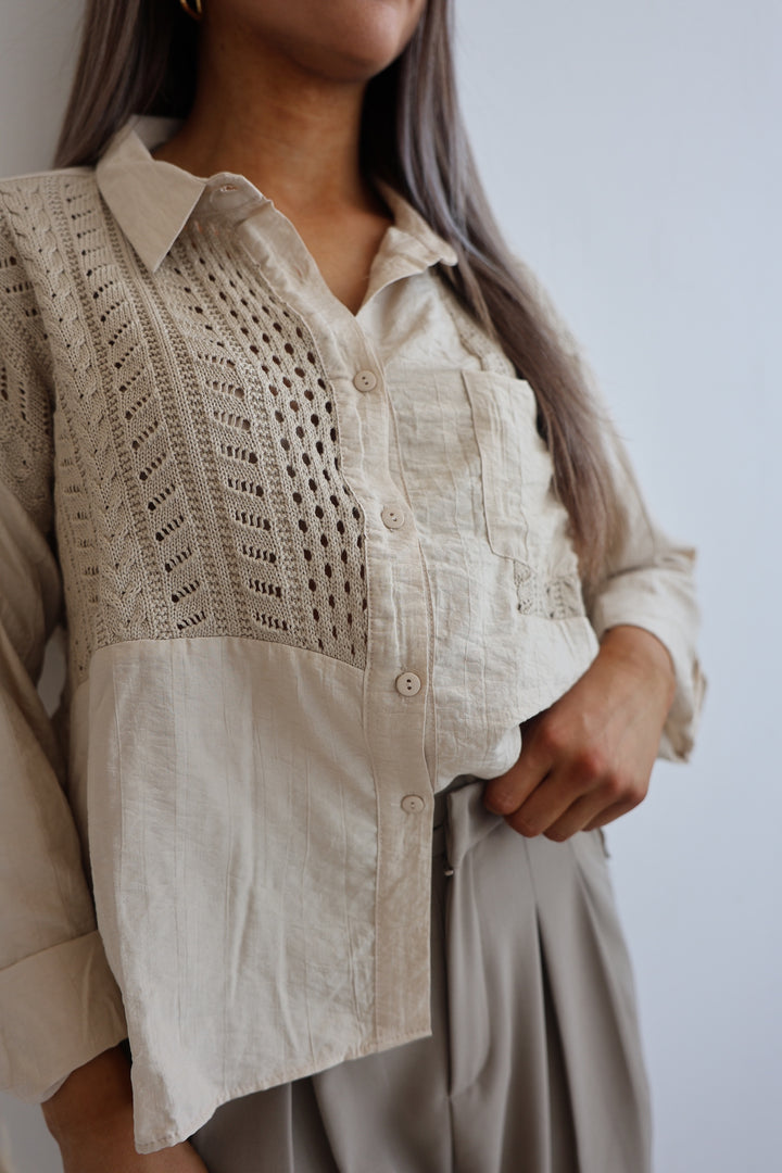 Lockere Bluse mit Häkeldetails Mirella