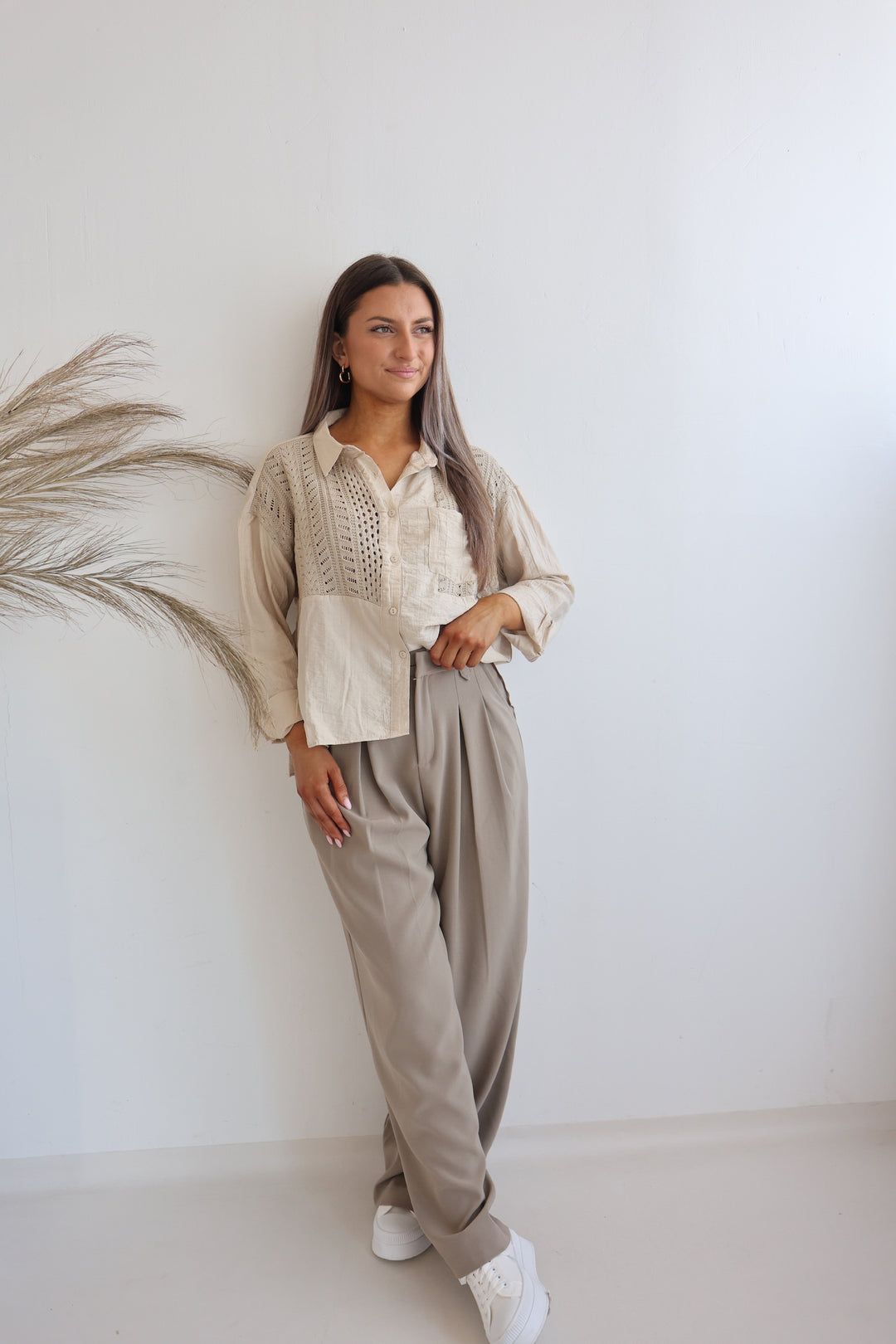 Lockere Bluse mit Häkeldetails Mirella