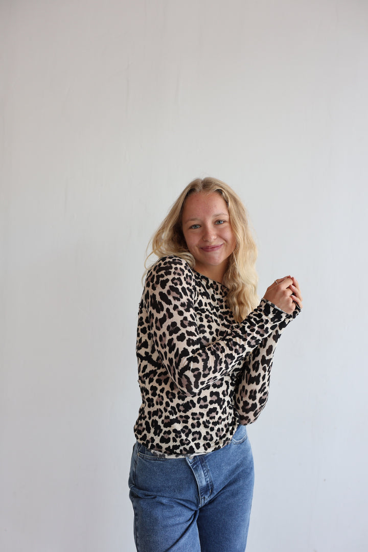 Cashmere Longsleeve mit Leoprint