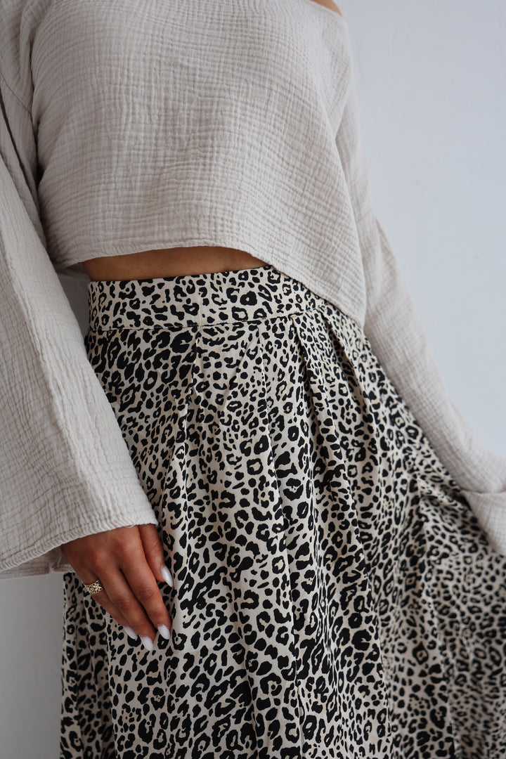 Luftiger Rock mit Leoprint Layla