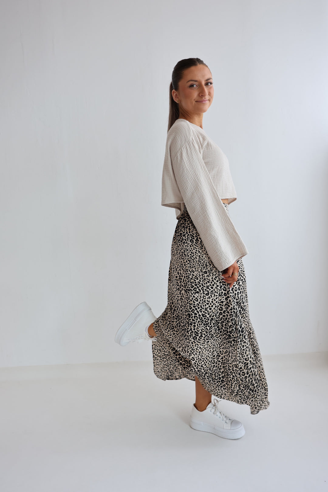 Luftiger Rock mit Leoprint Layla