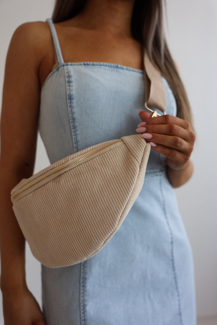 Crossbody Bag in Cord-Optik