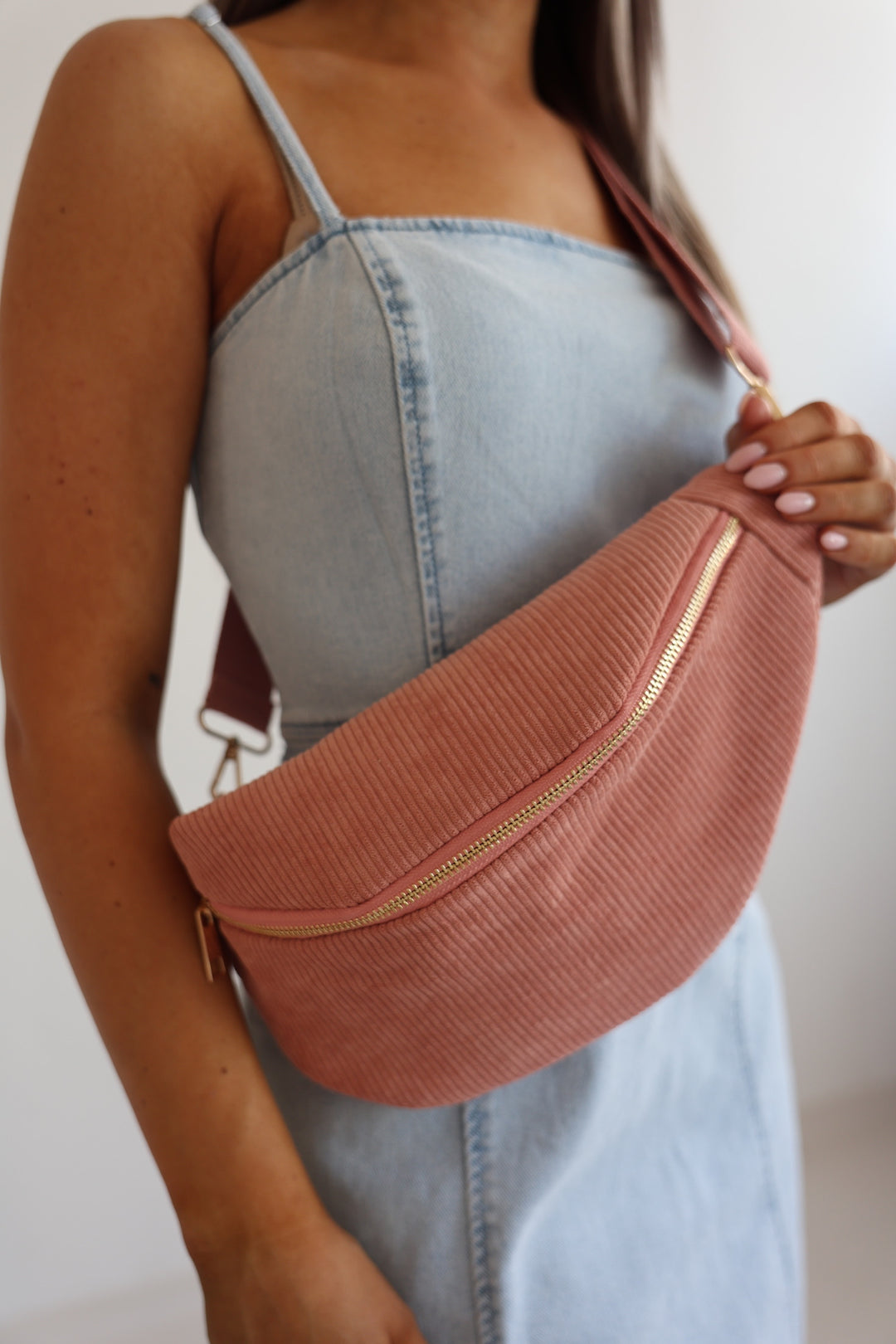 Crossbody Bag in Cord-Optik