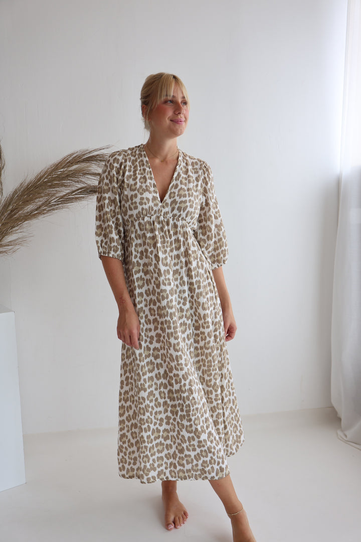 Langes Musselinkleid mit Leoprint Kendra