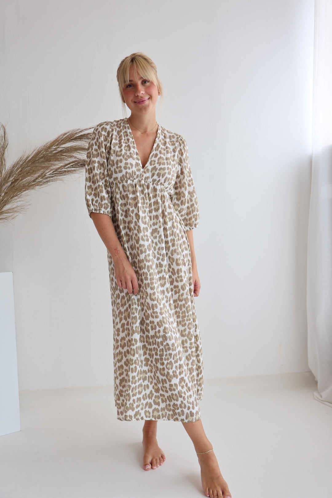 Langes Musselinkleid mit Leoprint Kendra