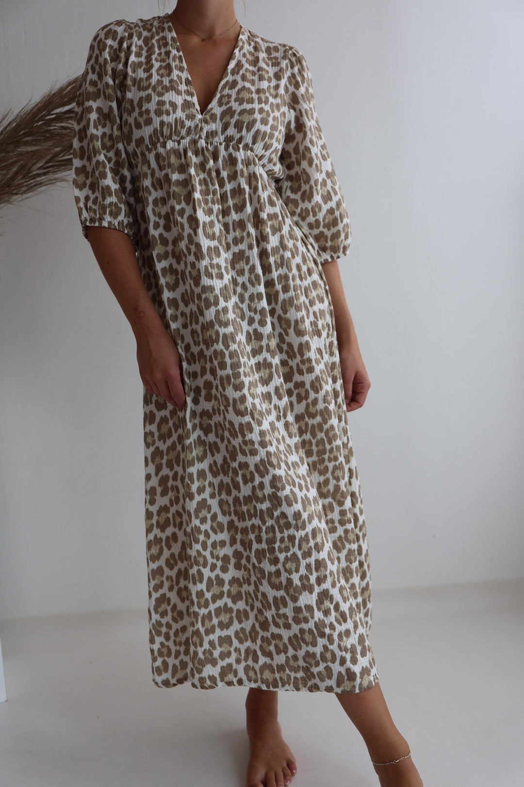 Langes Musselinkleid mit Leoprint Kendra