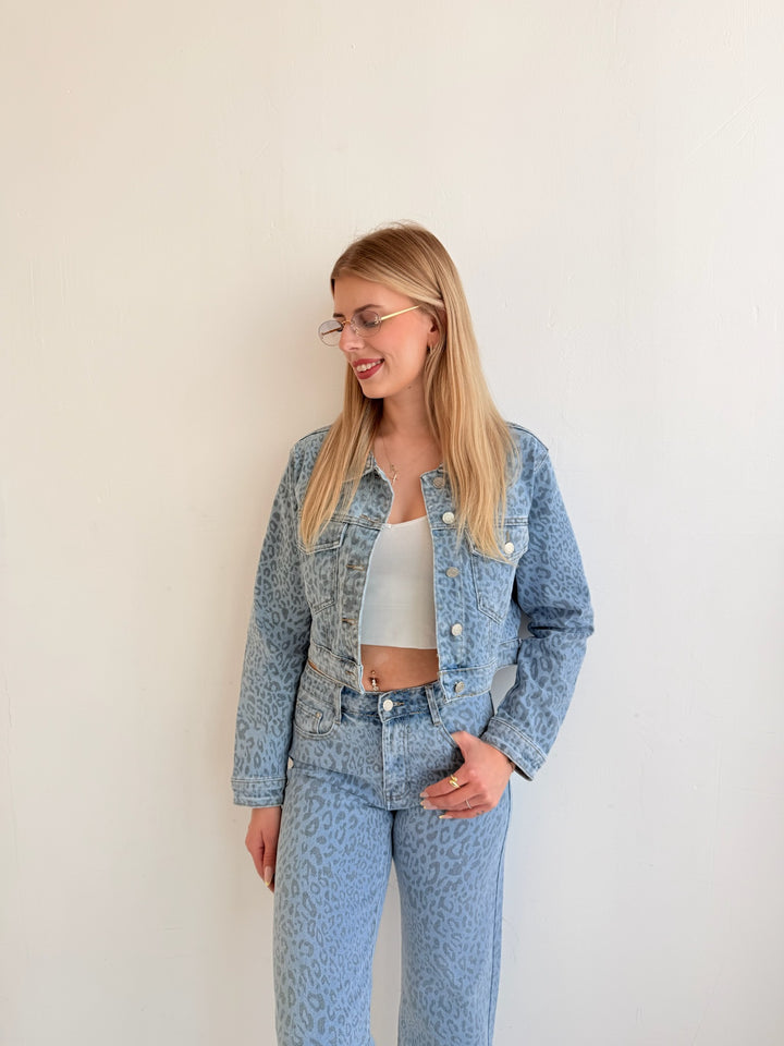 Cropped Jeansjacke mit Leoprint Bella